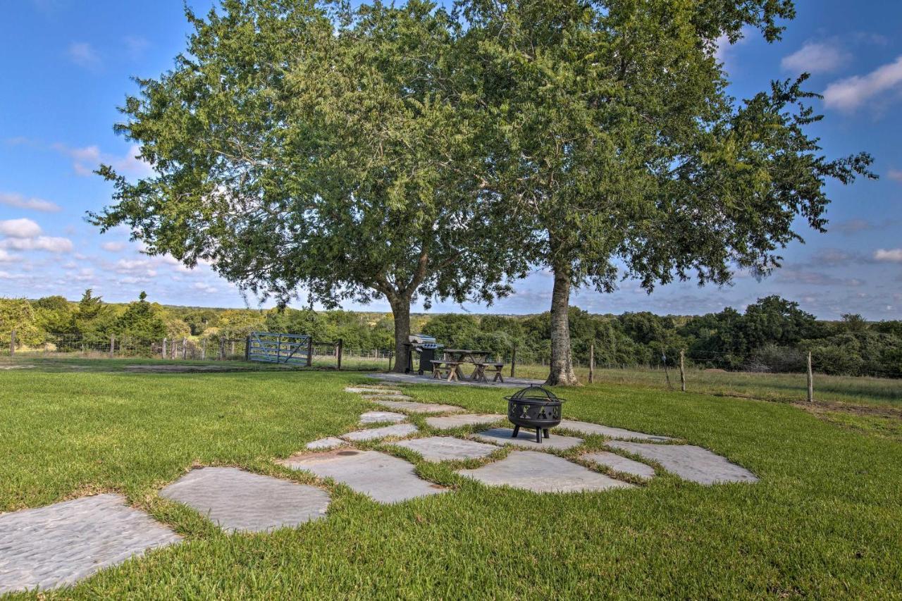 Peaceful Schulenburg Farmhouse With Fire Pit And Grill Exteriér fotografie